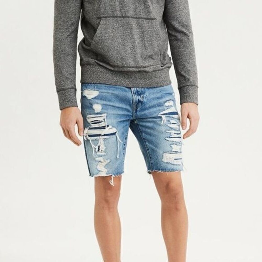 American Eagle distressed cut off jeans shorts 28